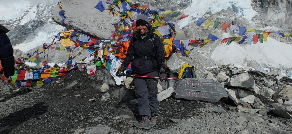 Mariela Vasconcelos no campo base do Everest - Arquivo pessoal