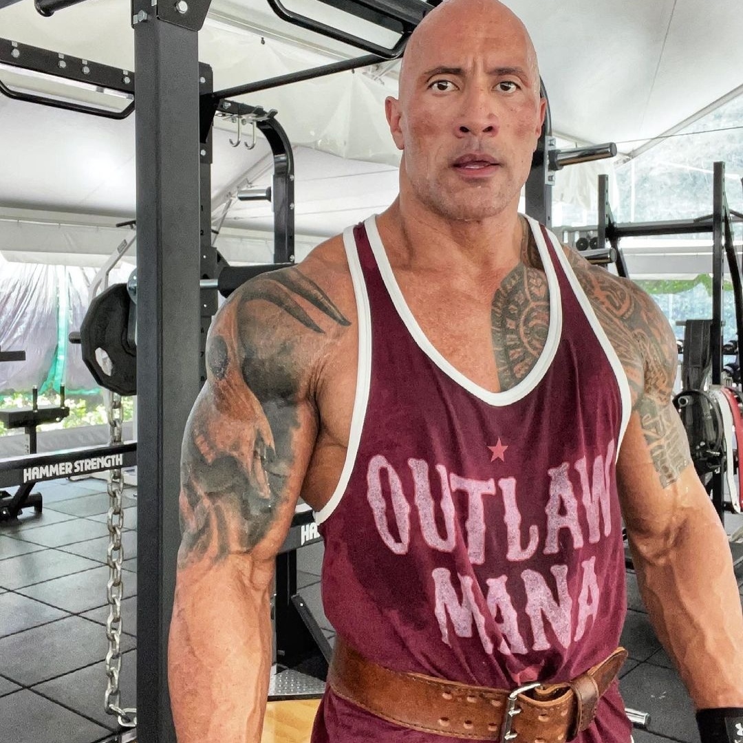 The Rock se choca com semelhança com sósia policial: 'Uau