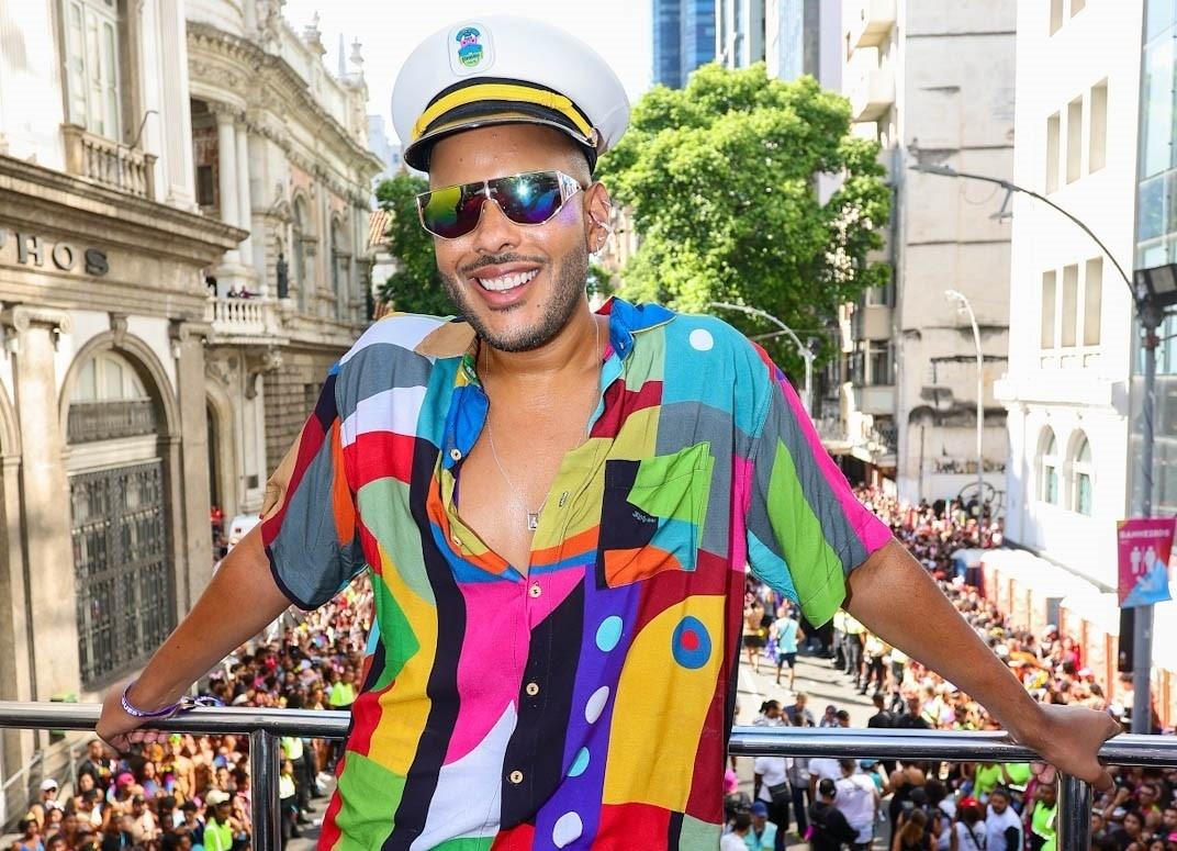 Bruno Rocha, conhecido como Hugo Gloss, conferiu de perto bloco da amiga - Manu Scarpa/Brazil News