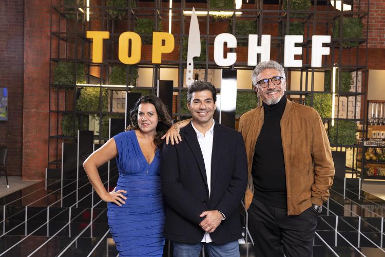 Felipe Bronze com os jurados Janaína Torres Rueda e Emmanuel Bassoleil no Top Chef 2023 Felipe Bronze com os jurados Janaína Torres Rueda e Emmanuel Bassoleil no Top Chef 2023