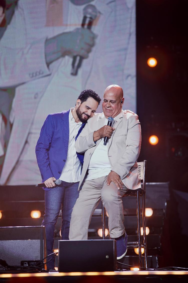 Luciano Camargo canta com Mattos Nascimento na gravação de seu DVD gospel