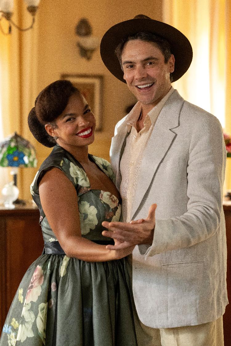 Candinho (Sergio Guizé) e Dita (Jeniffer Nascimento) em 'Êta Mundo Melhor' Candinho (Sergio Guizé) e Dita (Jeniffer Nascimento) em 'Êta Mundo Melhor'