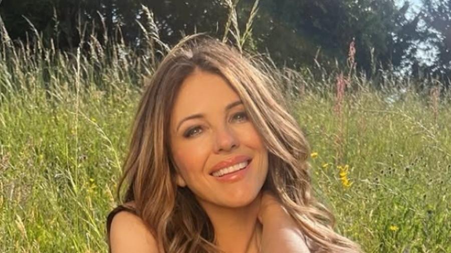 Elizabeth Hurley posa nua ao comemorar aniversário de 60 anos Elizabeth Hurley posa nua ao comemorar aniversário de 60 anos