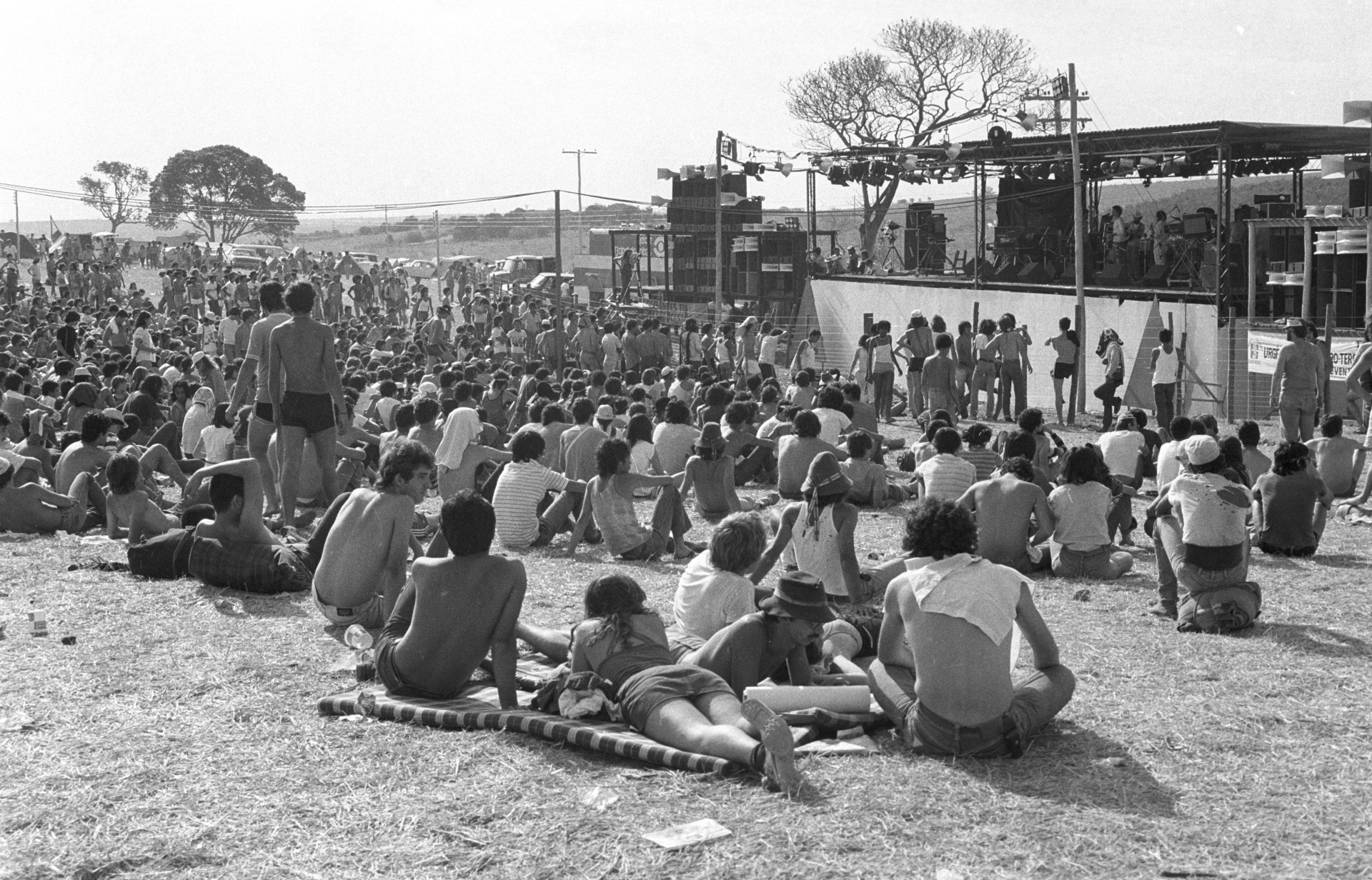 Público vai ao Festival de Águas Claras, na fazenda Santa Virgínia, em Iacanga, interior de São Paulo. O Festival aconteceu em setembro de 1981 e subiram ao palco Gilberto Gil, Luiz Gonzaga, Hermeto Paschoal, Raul Seixas e outros - Renato dos Anjos/Folhapress