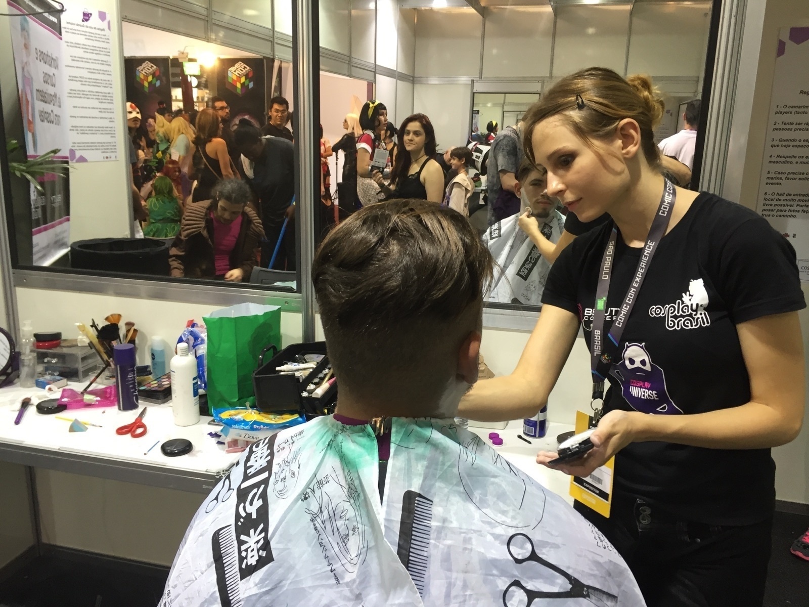 Camarim Cosplay oferece serviços de maquiagem, costura e limpeza para fãs que forem fantasiados à Comic Con - Felipe Branco Cruz/UOL