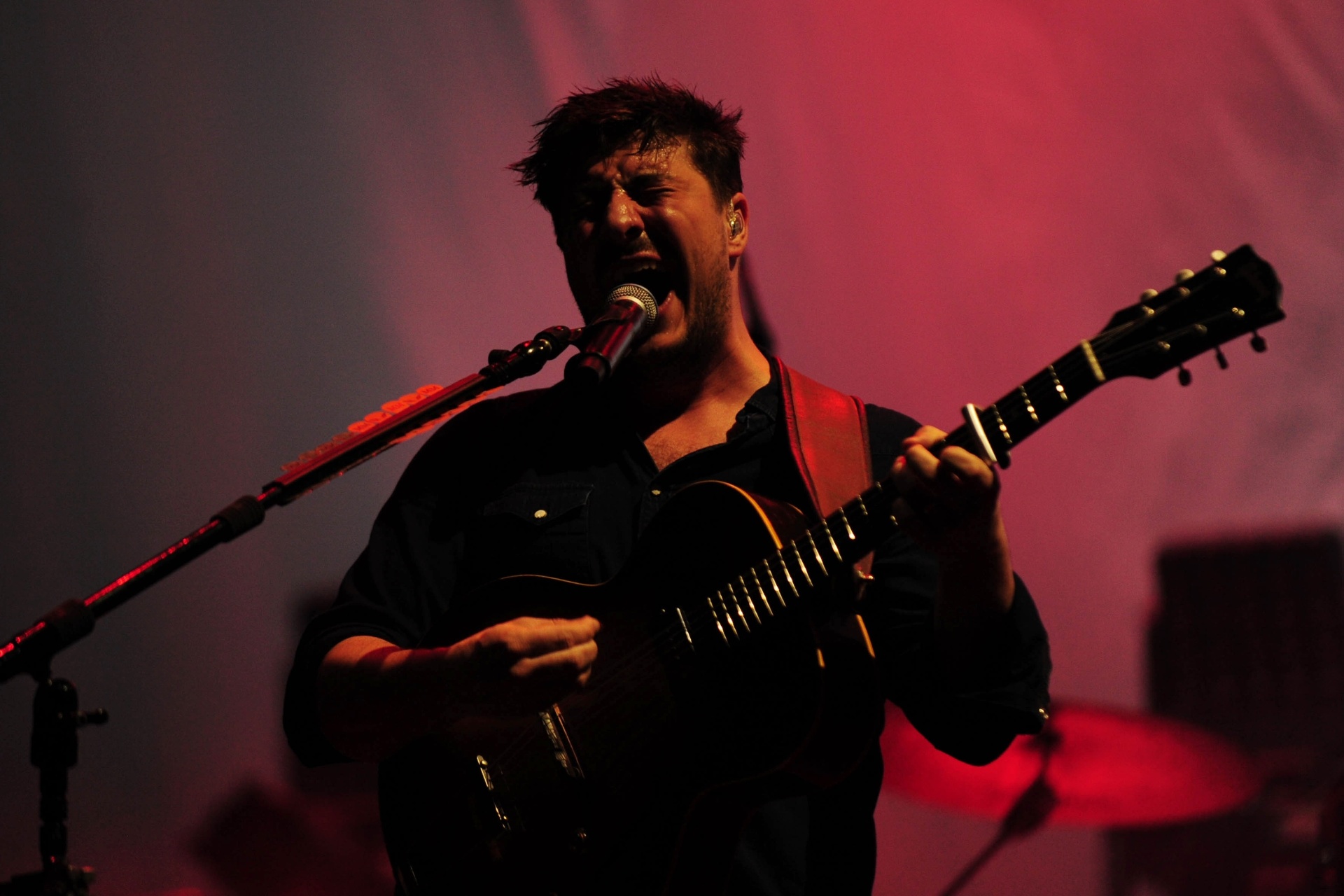 12.mar.2016 - Mumford & Sons se apresenta no Lollapalooza Brasil 2016, em São Paulo - Junior Lago/UOL