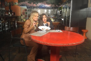 Maisa prova nuggets de miolo de boi no programa "Eliana" deste domingo (19) - Divulgação/SBT - Divulgação/SBT