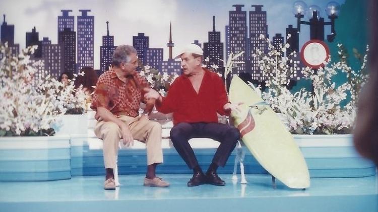 Carlos Alberto com Golias em uma das reprises de sucesso de "A Praça é Nossa" - Divulgação/SBT - Divulgação/SBT