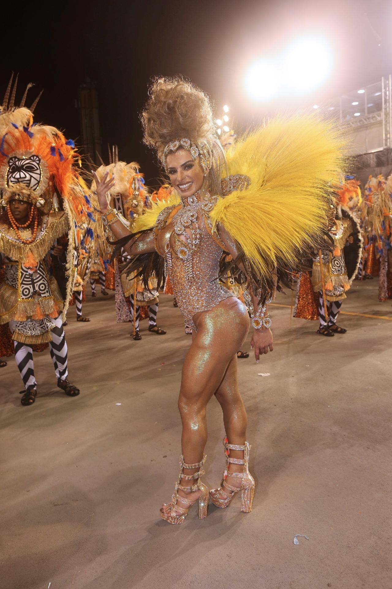 24.fev.2017 - A musa fitness Vívian Cristinelle, destaque da Tatuapé - Iwi Onodera/UOL