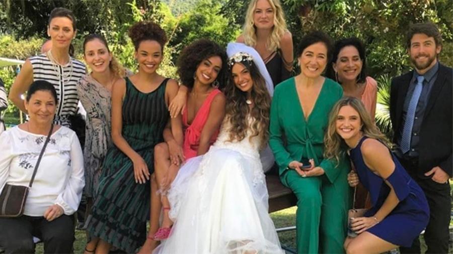 Em "A Força do Querer", elenco se reúne para gravar cenas do casamento de Ritinha e Ruy  - Reprodução/Instagram