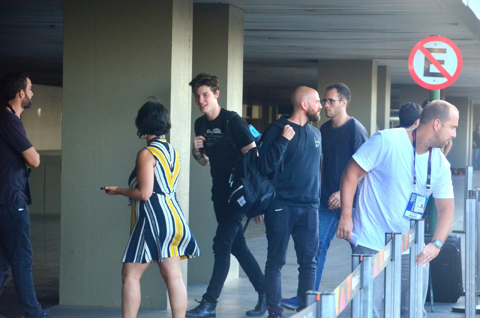 Shawn Mendes deixa o Brasil com sorriso de orelha a orelha - Webert Belizio/AgNews