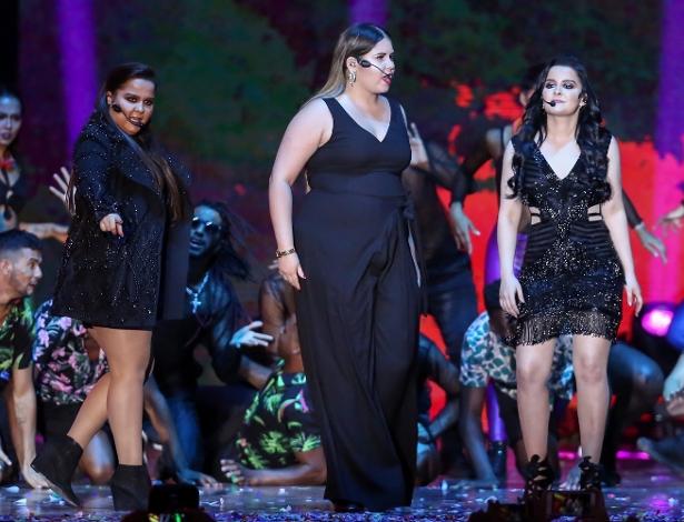 Marília Mendonça (ao centro), canta com as irmãs Maiara e Maraisa no Prêmio Multishow - Roberto Filho/Brazil News