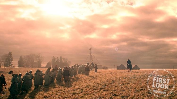 Cena da segunda temporada de "The Handmaid's Tale" mostra as colônias de Gilead - Reprodução/Entertainment Weekly - Reprodução/Entertainment Weekly