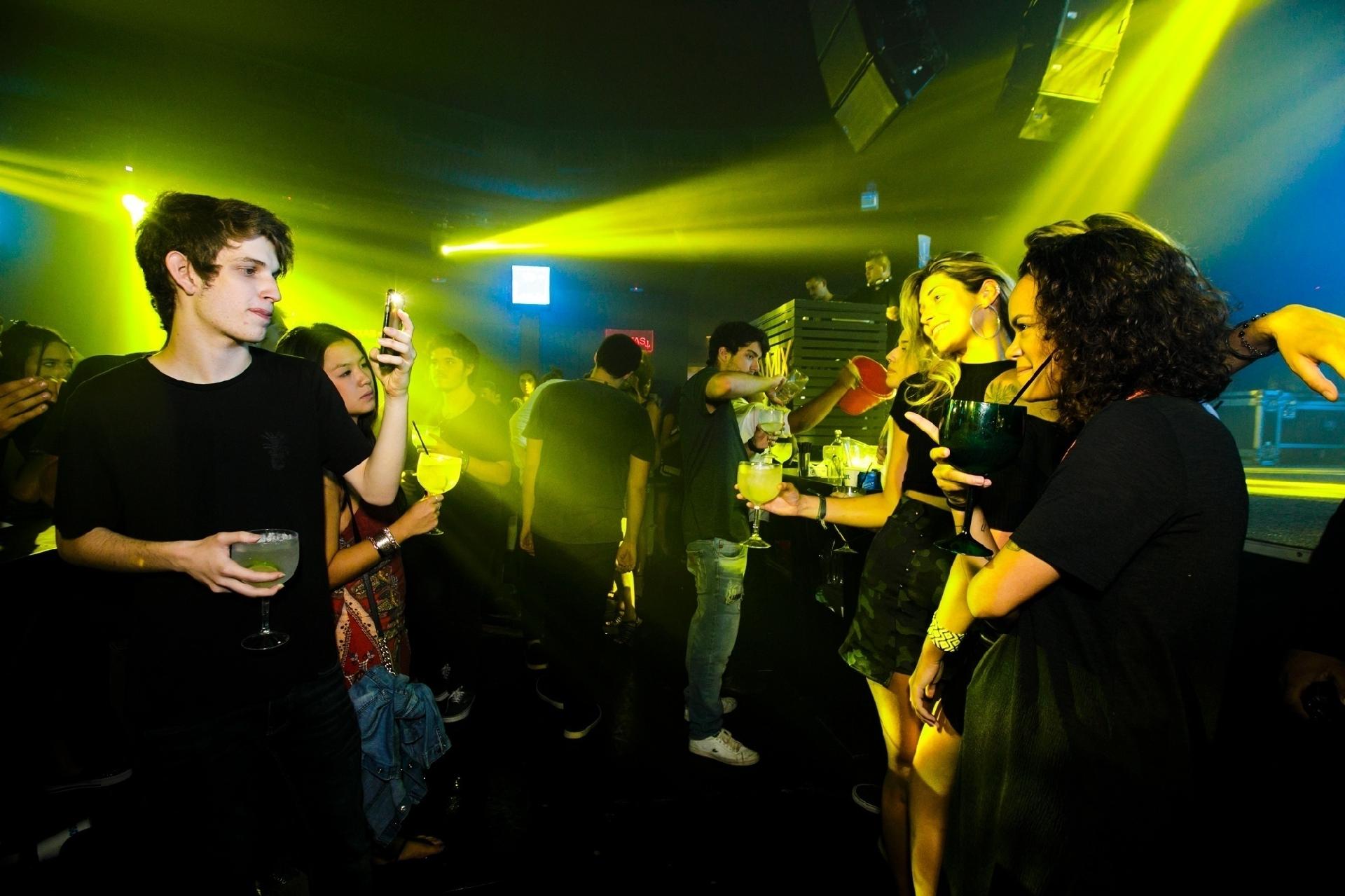 Público se diverte e tira fotos no show de Jojo Todynho no Villa Mix, em São Paulo - Mariana Pekin/UOL