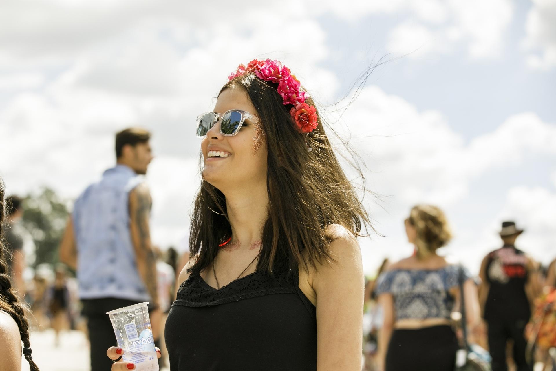 A coroa de flor é obrigatória entre os fãs de Lana Del Rey no Lollapalooza Brasil 2018 - Mariana Pekin/UOL