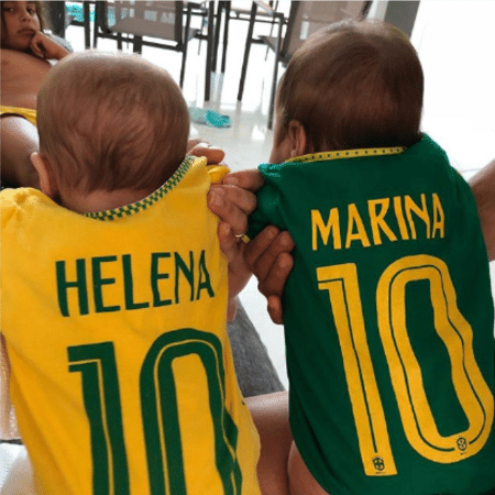 Ivete Sangalo mostra Helena e Marina com camisas personalizadas do Brasil. Ao fundo, Marcelo, primogênito da cantora. - Reprodução/Instagram