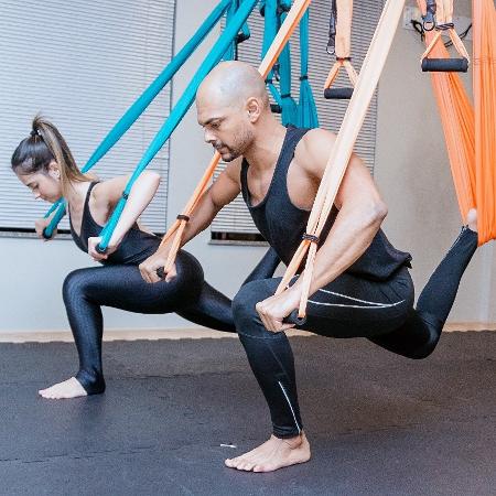 No pilates em suspensão, você usa fitas de tecido para fazer os exercícios - Divulção/Voll Pilates Group