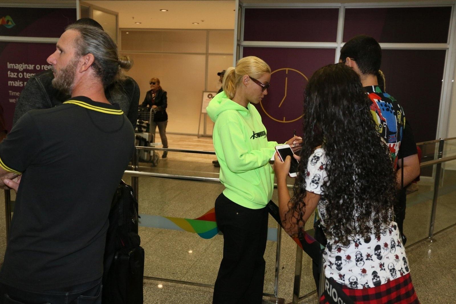 A cantora Iggy Azalea desembarcou nesta quinta-feira (27) no Aeroporto Internacional do Rio de Janeiro - Ag News