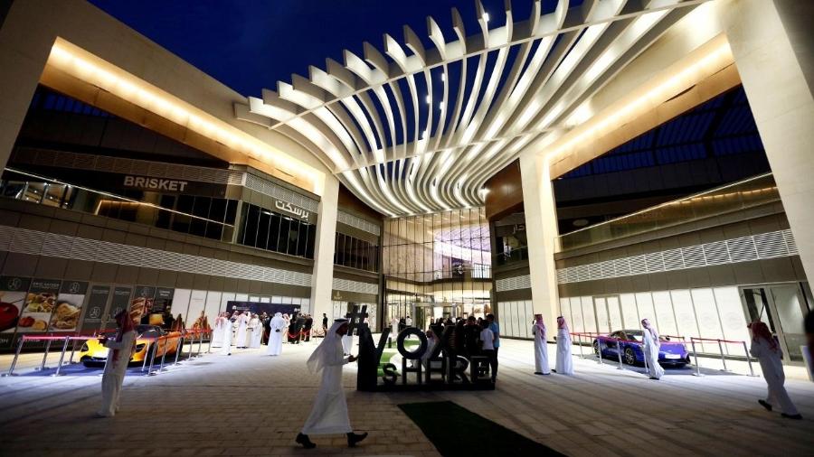 Imagem do shopping The Riyadh Park durante a abertura de sala de cinema em abril - Reuters