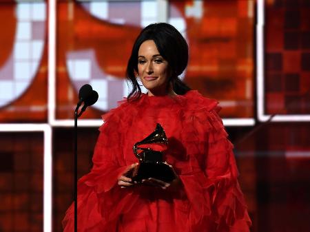 Kacey Musgraves recebe prêmio de álbum do ano no Grammy 2019 - AFP