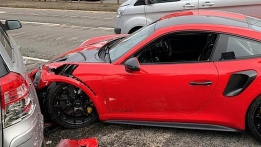 Acidente com Porsche 911 GT2 RS no País de Gales - Reprodução