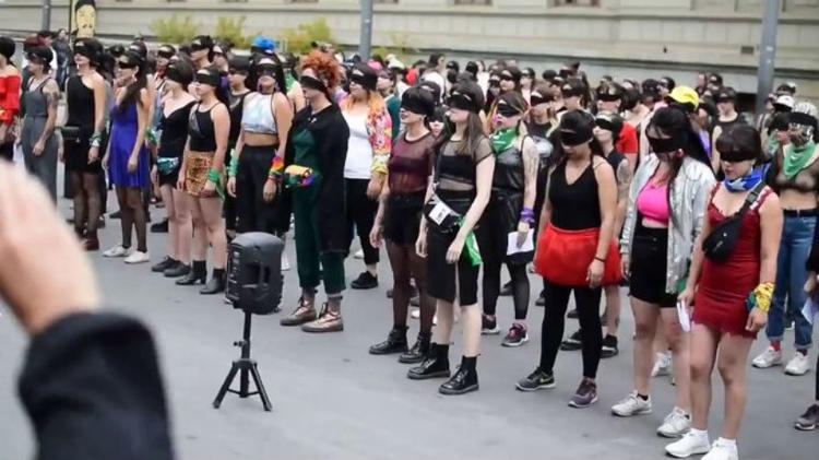 Feministas chilenas protestando contra o machismo, a cultura de estupro e a repressão - Reprodução/Twitter - Reprodução/Twitter