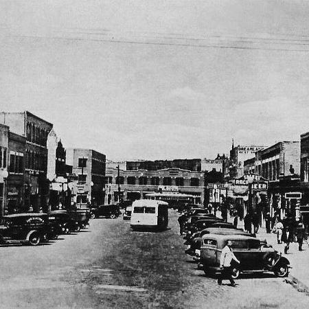 "Black Wall Street" reconstruída após o ataque de 1921 em Tulsa