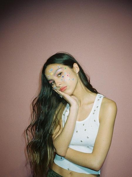 A cantora Olivia Rodrigo, que lançou álbum Sour no dia 21, fala de insegurança e emoções como raiva e ciúme - Reprodução/Instagram