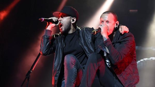 Mike Shinoda e Chester Bennington, do Linkin Park, no Frequency 2015 Festival em St. Poelten, na Áustria