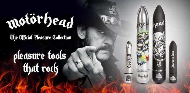 Lemmy Kilmister, do Motörhead, apresenta a linha de vibradores da banda - Divulgação