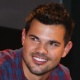 6.dez.2015 - O atore Taylor Lautner participa do painel da comédia "The Ridiculous 6" na Comic Con Experience - Manuela Scarpa/Brazil News