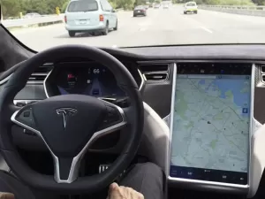 Testes da Tesla põem pessoas em risco para desenvolver carros autônomos