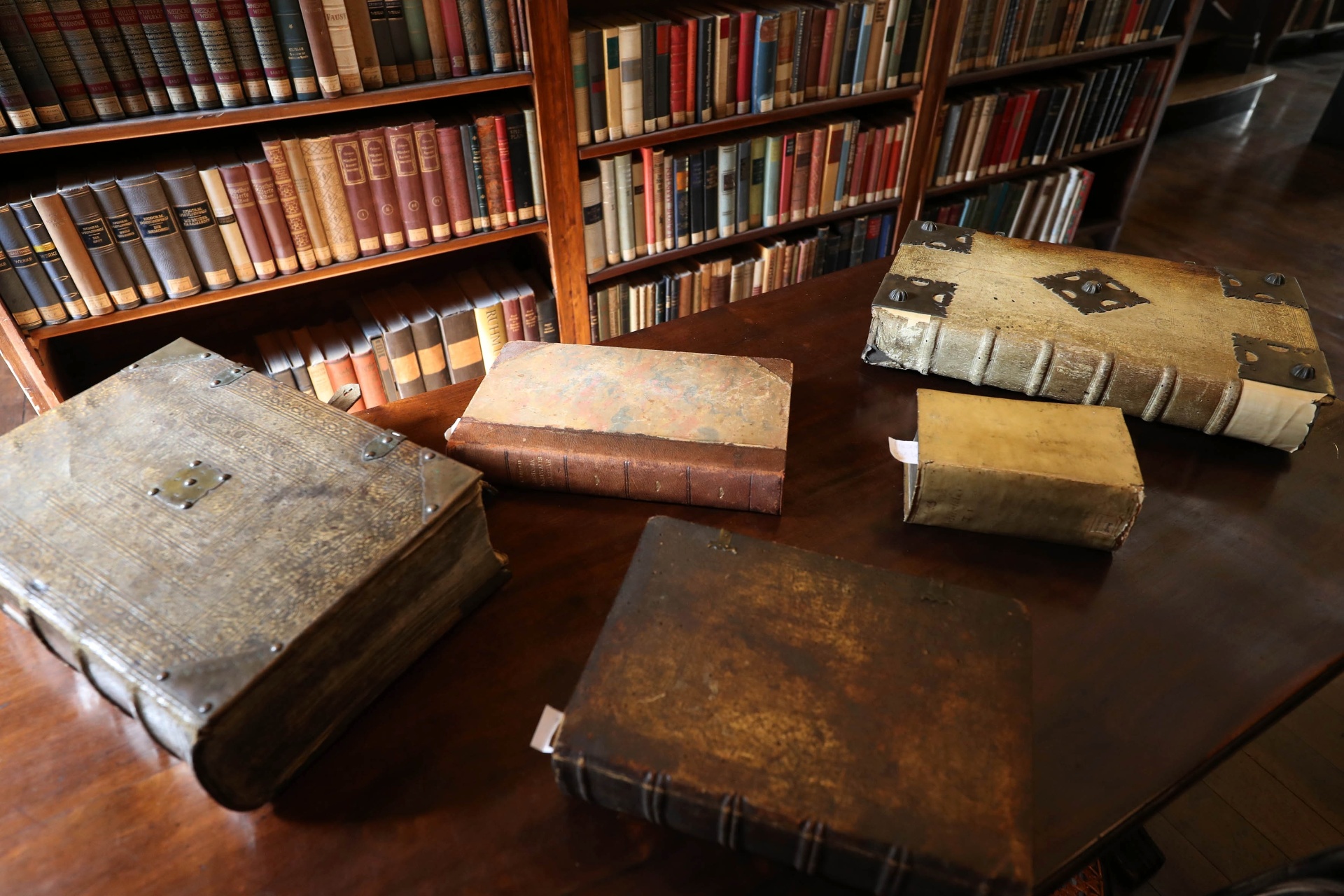 A biblioteca no Mosteiro de São Bento que é a mais antiga de São Paulo e conserva 115 mil volumes - Junior Lago/UOL