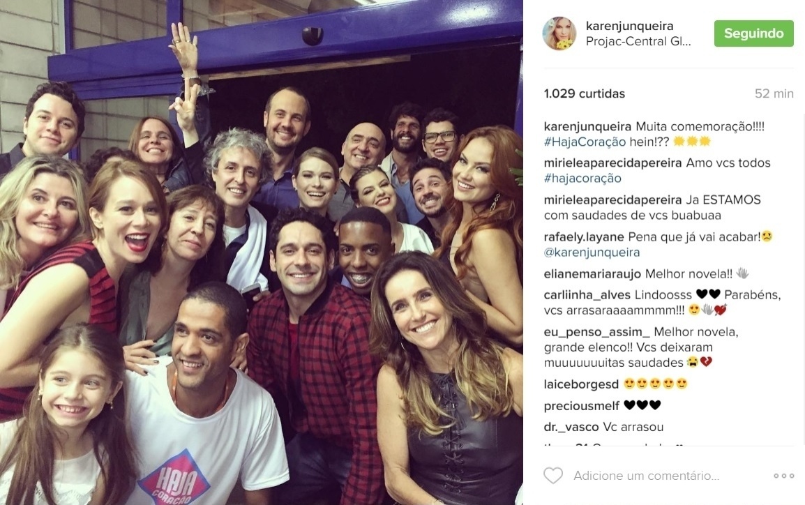 7.nov.2016 - O elenco de "Haja Coração" já está em clima de despedida. Na noite desta segunda-feira, a atriz Karen Junqueira, que vive a vilã Jéssica, postou em seu Instagram uma foto de parte do elenco reunido - Reprodução /Instagram /karenjunqueira