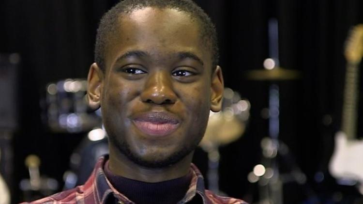 Michael Fuller é autista, condição que dificultou sua vida na escola, mas que também está por trás de talento musical incomum - Divulgação/BBC - Divulgação/BBC