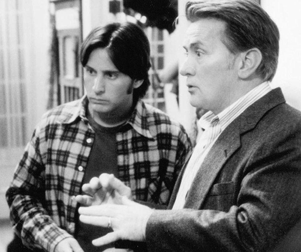 Martin Sheen e Emilio Estevez em cena em "The War at Home" (1996) - Divulgação