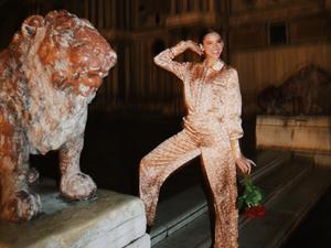 Anitta aparece com pijama da Louis Vuitton de quase R$ 15 mil - GQ