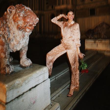 Bruna Marquezine posa com seu look pijama chique em Veneza - Reprodução/Instagram