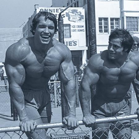 "Geneticamente falando, meu peitoral era uma boa parte do meu corpo, mas eu tinha que trabalhar nele" - Reprodução do Instagram @schwarzenegger