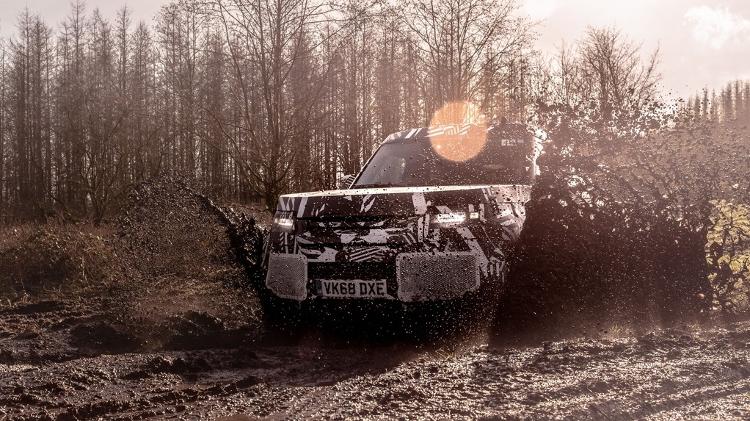 Land Rover Defender 2020 na lama - Divulgação - Divulgação