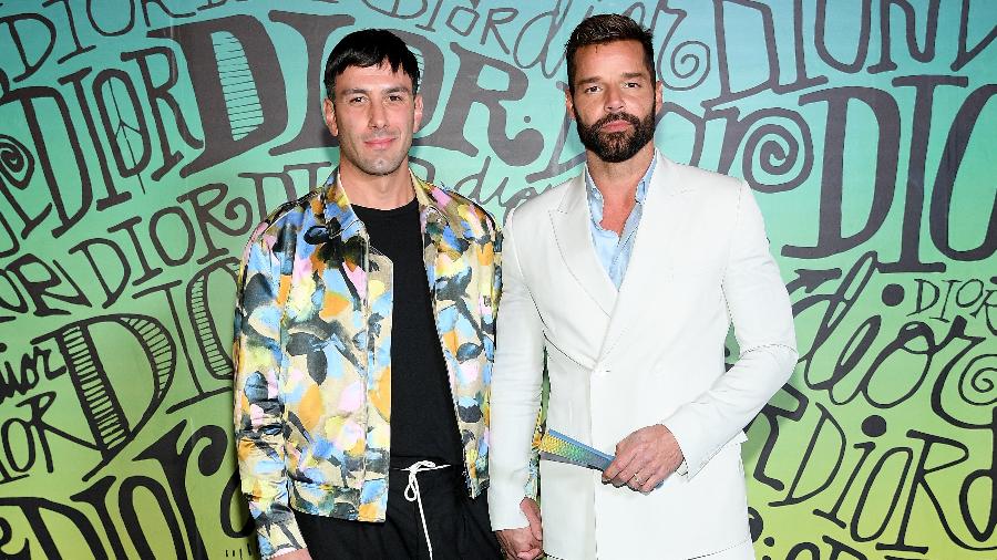 Jwan Yosef (à esquerda) e Ricky Martin comparecem ao desfile da grife Dior - Dimitrios Kambouris/Getty Images for Dior Men