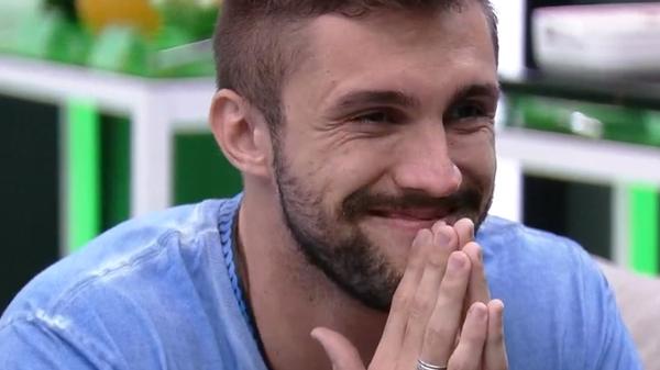 BBB 21: Arthur feliz em ver o vídeo da família - Reprodução/Globoplay