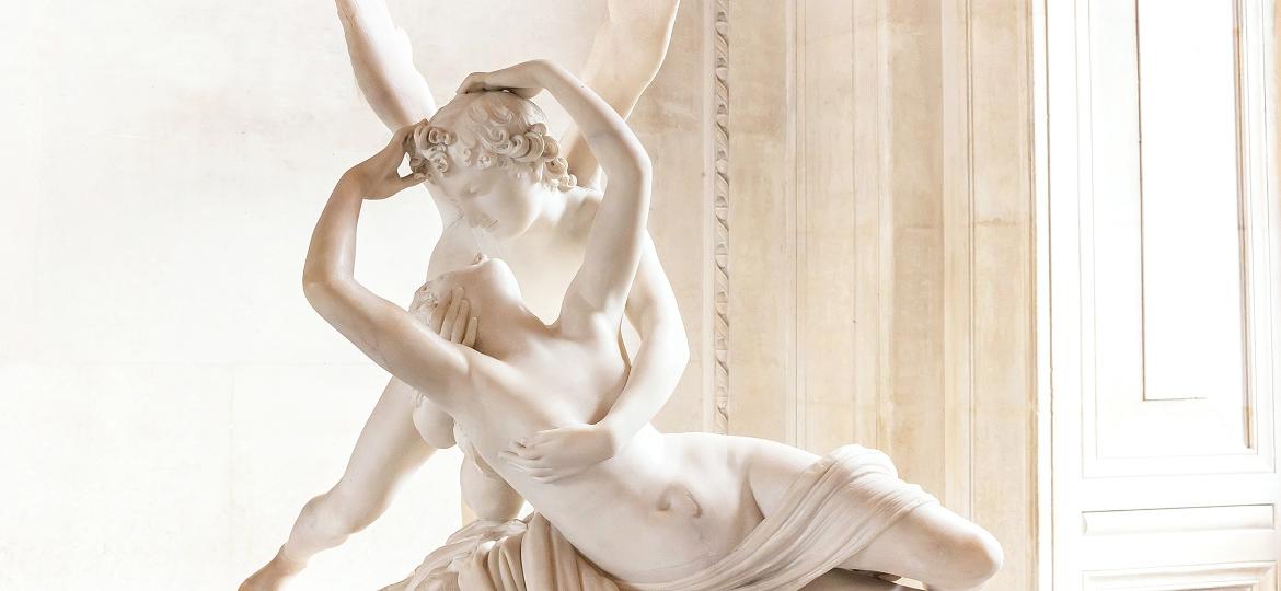 Psique Reanimada pelo Beijo do Amor, escultura de Antonio Canova, no Museu do Louvre - Getty Images/iStockphoto