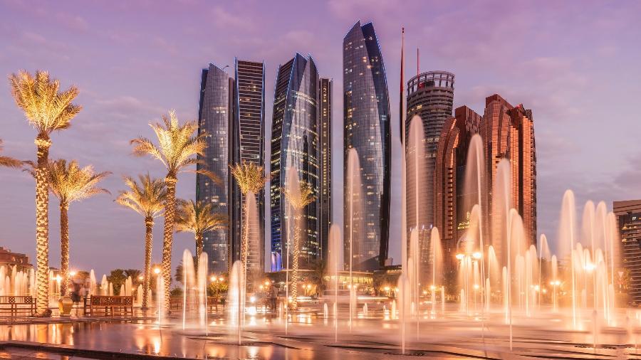 Torres Etihad, uma das paisagens famosas em Abu Dhabi, que volta a receber turistas vacinados sem quarentena - Buena Vista Images/Getty Images