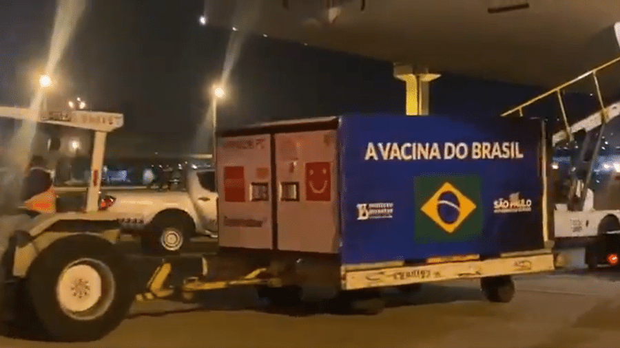 Insumos para produção de doses da CoronaVac chegam a São Paulo - Reprodução/Twitter/jdoriajr