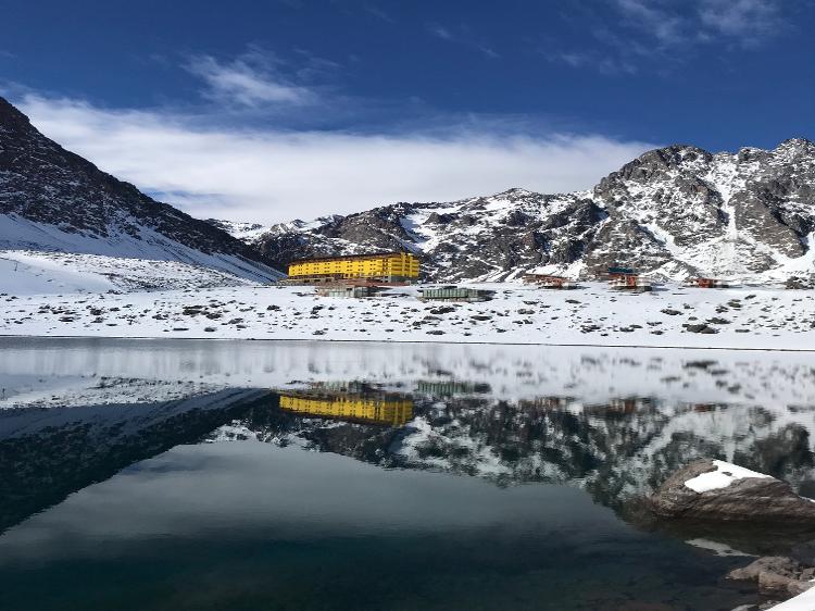 Isolado na paisagem, Portillo é um dos destinos de esqui mais famosos da América do Sul - Gabriela Temer - Gabriela Temer