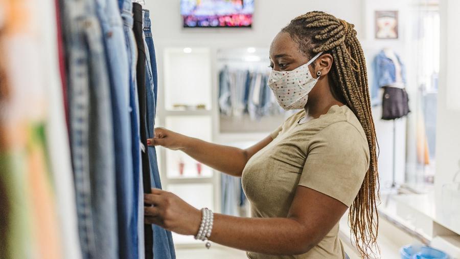 Guarda-roupas pré-pandemia vem nos provocar a pensar o quanto a moda muda com a gente - Igor Alecsander/Getty Images