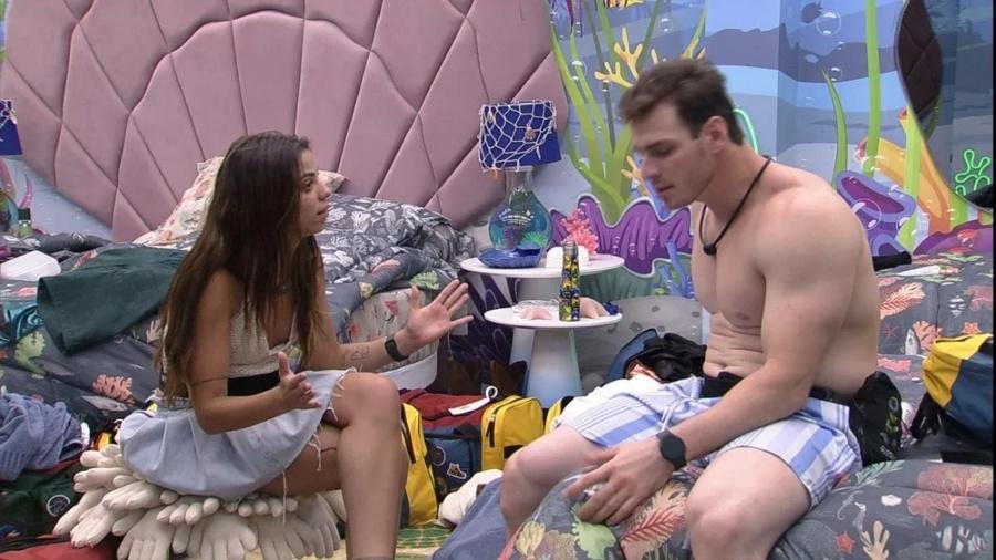 Key e Gustavo conversam após beijo em festa  - Reprodução/Globoplay