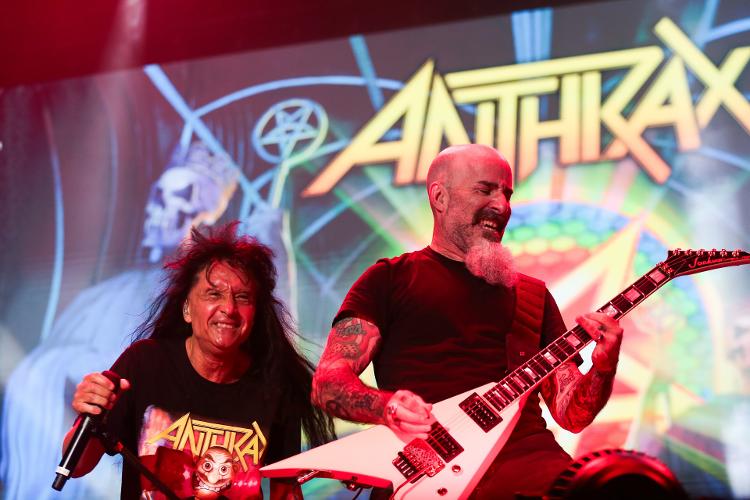 Anthrax durante apresentação no Summer Breeze Brasil