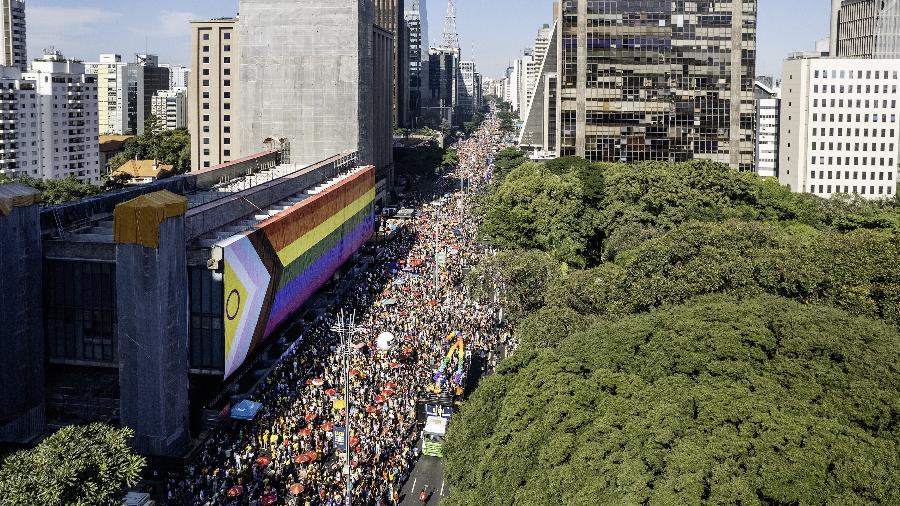 Vista aérea da Parada do Orgulho LGBT+, na avenida Paulista, em São Paulo - Eduardo Knapp/Folhapress